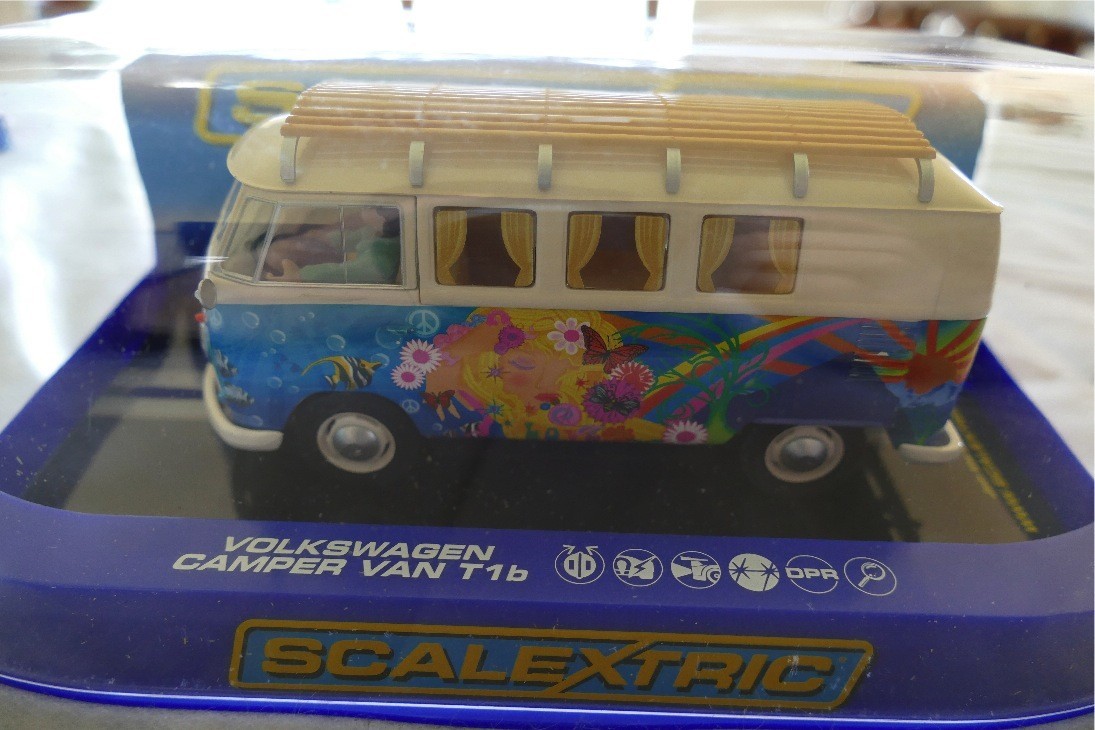 SCALEXTRIC C3761 VOLKSWAGEN CAMPER VAN TYPE 1B  HIPPIE CAMPER