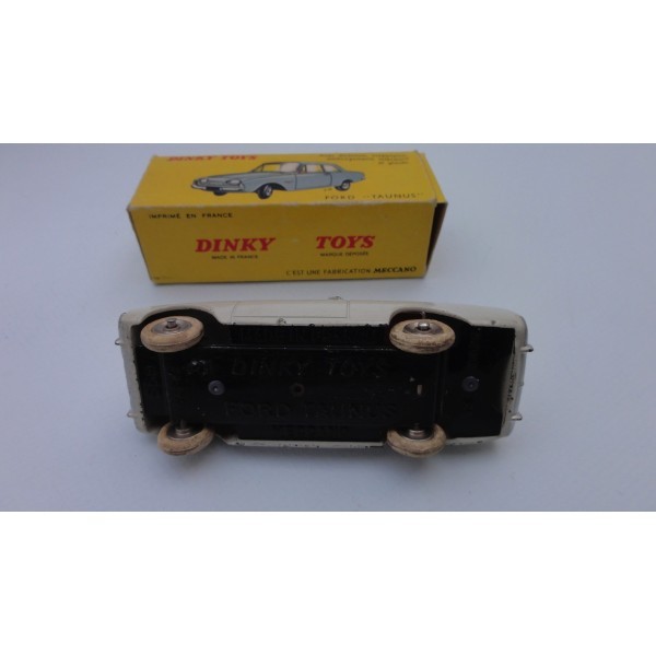 FORD TAUNUS BLANCHE VOITURE DINKY TOYS RÉF 559