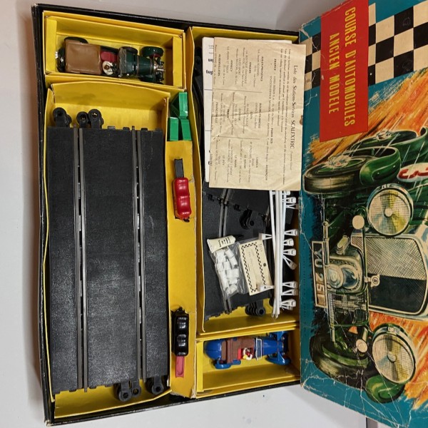 SET  COURSE D AUTOMOBILES ANCIEN MODELE SCALEXTRIC V33 FRANCE