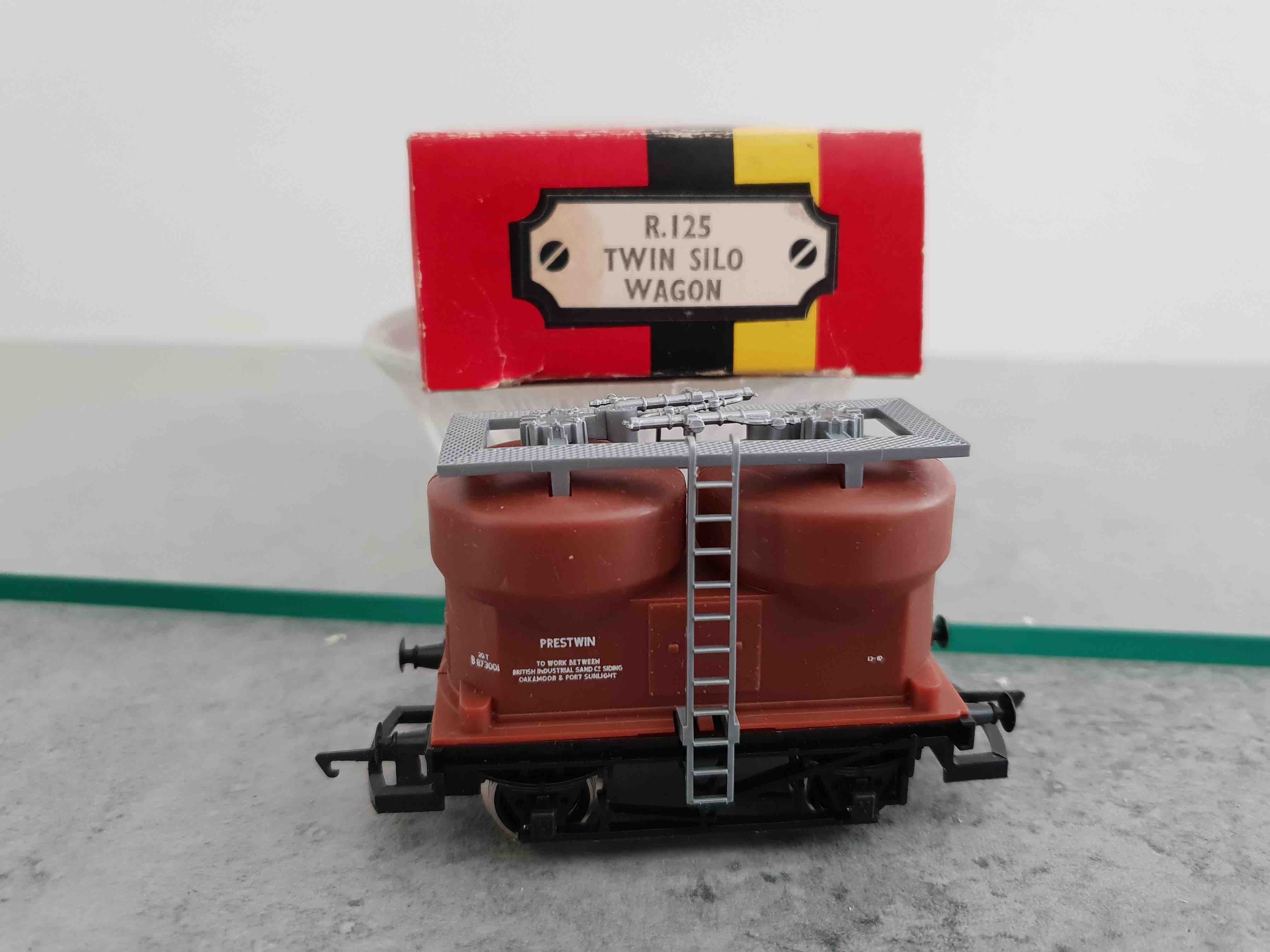 HORNBY R125 TWIN SILO