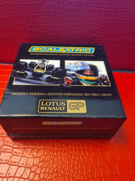 LOTUS RENAULT GP R31 2011 SCALEXTRIC REF C3269A