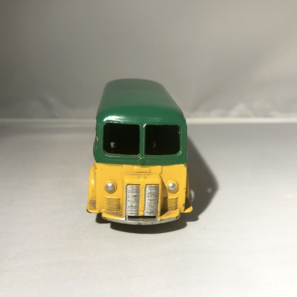 PEUGEOT D3 A  LAMPE MAZDA DINKY TOYS