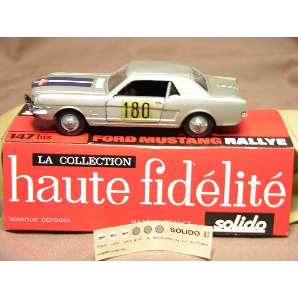 SOLIDO 1/43 - FORD MUSTANG RALLYE GRISE  AVEC BOITE DIORAMA BOX  - REF 147