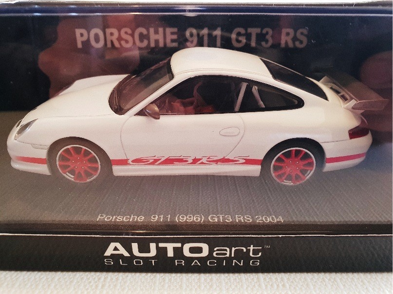 AUTO ART REF 13077 PORSCHE 911 GT3 RS 2004 WITH LIGTHING LAMPS SLOT CAR