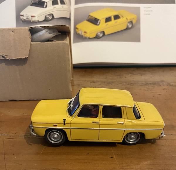 RENAULT 8 TS jaune Slot Classic CJ-09