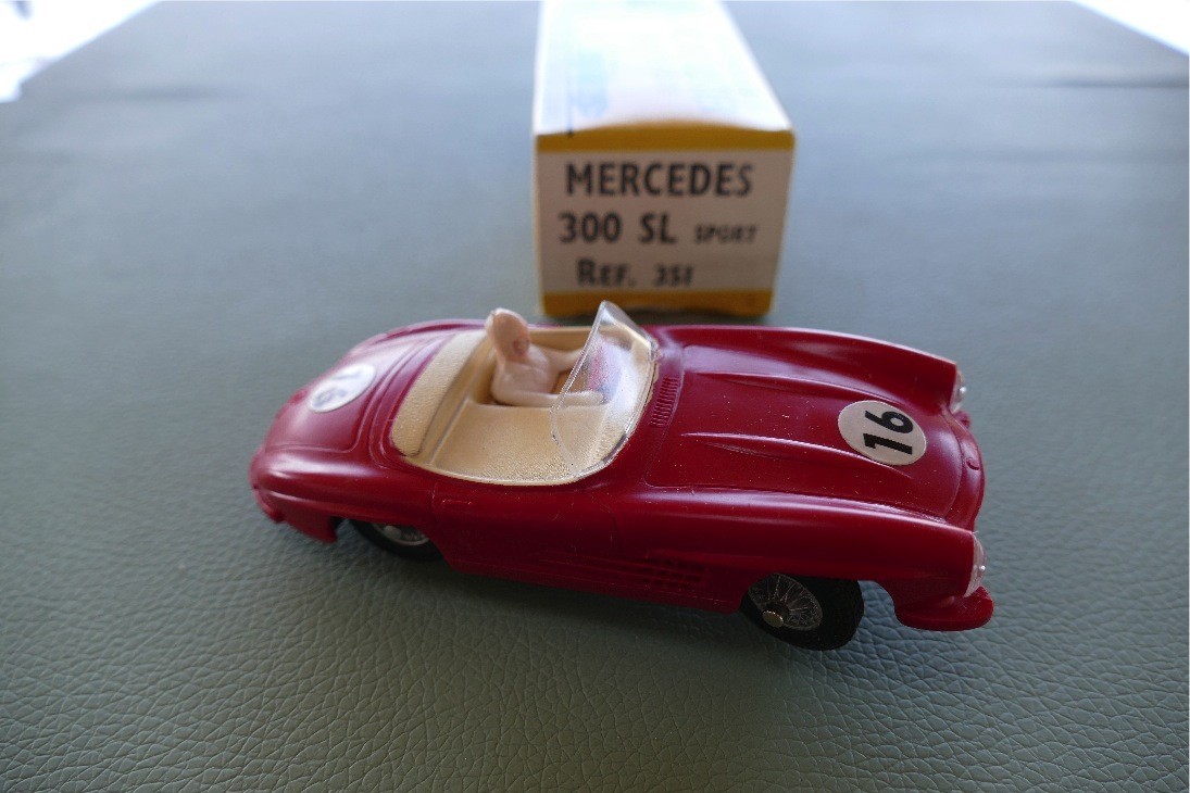 MERCEDES CABRIOLET 300 SL  SPORT ROUGE JOUEF RÉF 351