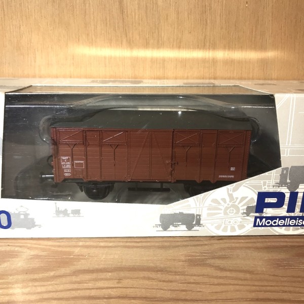 WAGON COUVERT BRUN G 29 SNCF  PIKO HO