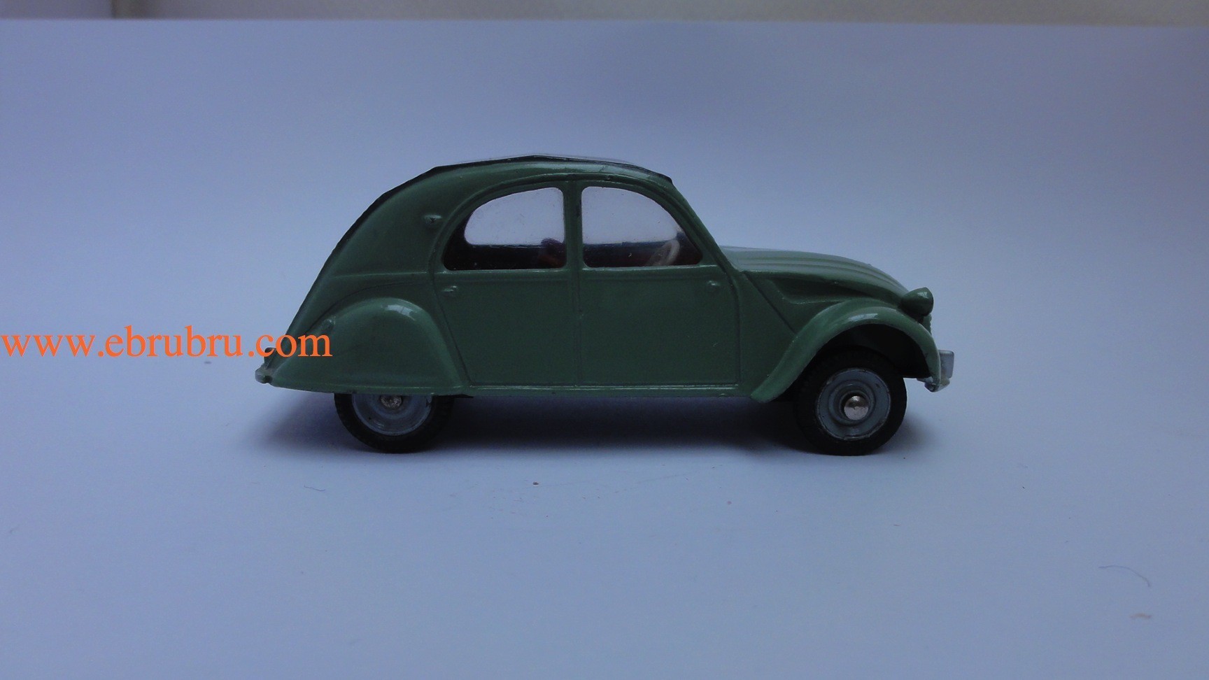 Voiture 2CV azam verte dinky toys réf 558