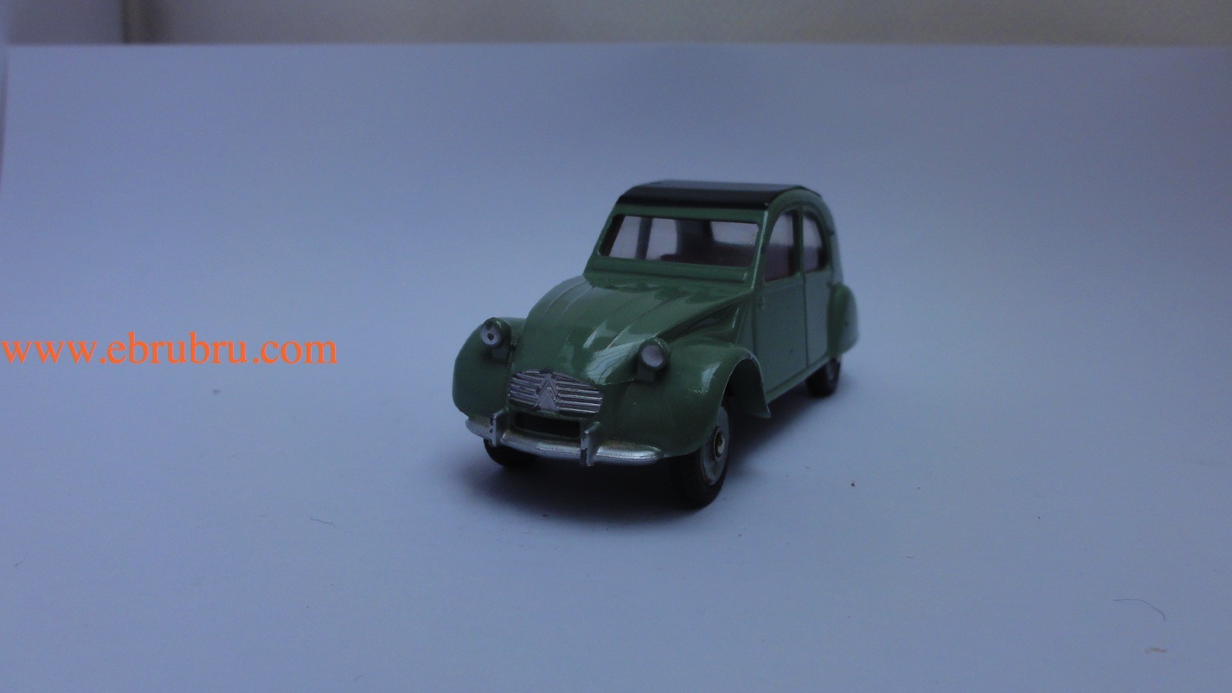 Voiture 2CV azam verte dinky toys réf 558