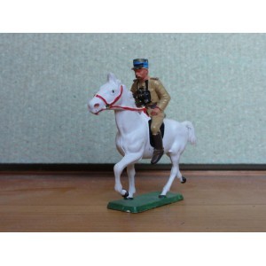 CAVALIER FRANCAIS COMMANDANT SUR CHEVAL BLANC STARLUX