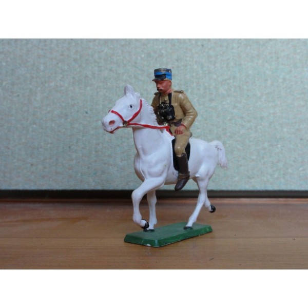 CAVALIER FRANCAIS COMMANDANT SUR CHEVAL BLANC STARLUX