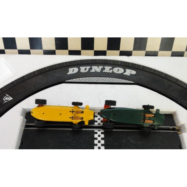 COFFRET JOUEF RÉF 3706 AVEC UNE BRM F1 VERTE AVEC AILERON ET FERRARI F1 JAUNE AVEC AILERON ET LE PONT DUNLOP