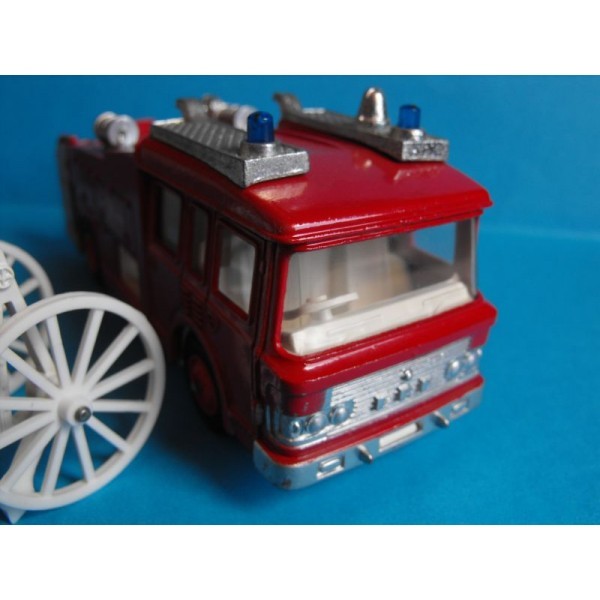 CAMION DE POMPIER ERF DINKY TOYS