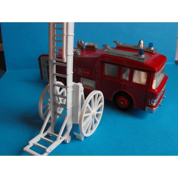 CAMION DE POMPIER ERF DINKY TOYS