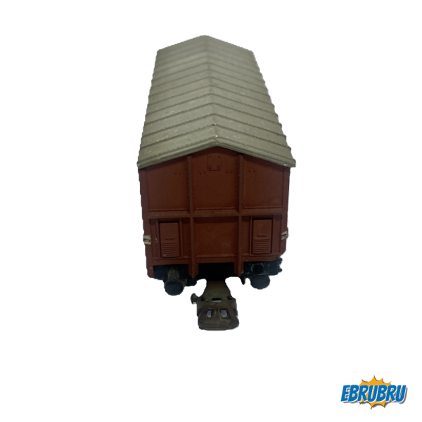 Wagon couvert porte ouverte et personnage POCHER