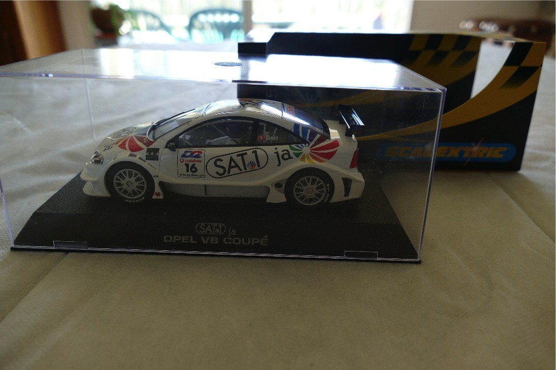 SCALEXTRIC C2409 OPEL V8 COUPE « SAT 1 No 16 »