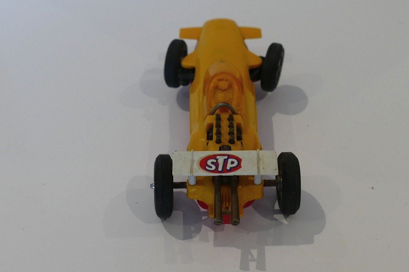 Lotus F1  avec aileron coque jaune   et chassis rouge JOUEF