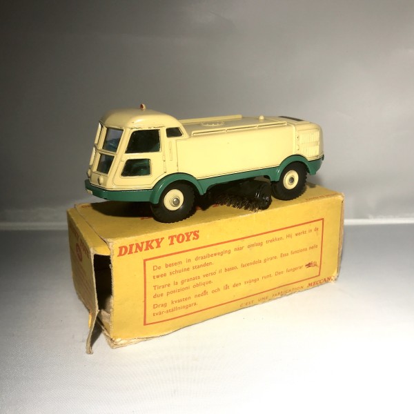 ARROSEUSE BALAYEUSE LMV À CABINE VITRÉE DINKY TOYS RÉF 596