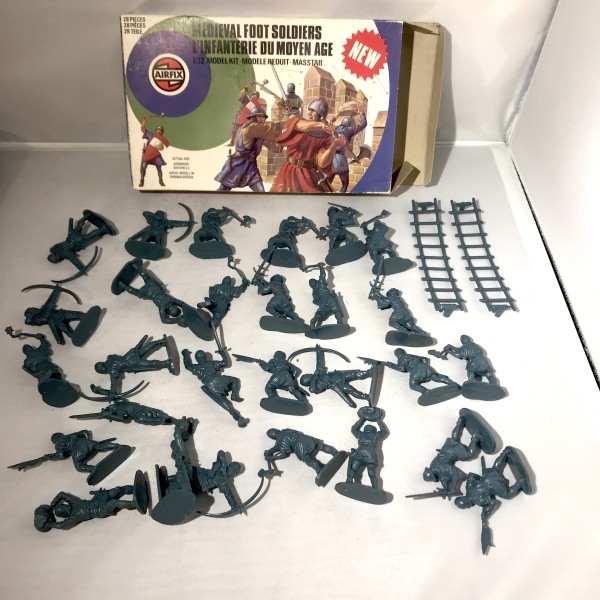 MEDIEVAL FOOT SOLDIERS -  28 PIECES AIRFIX 1/32 sous Blister 51474 - 5