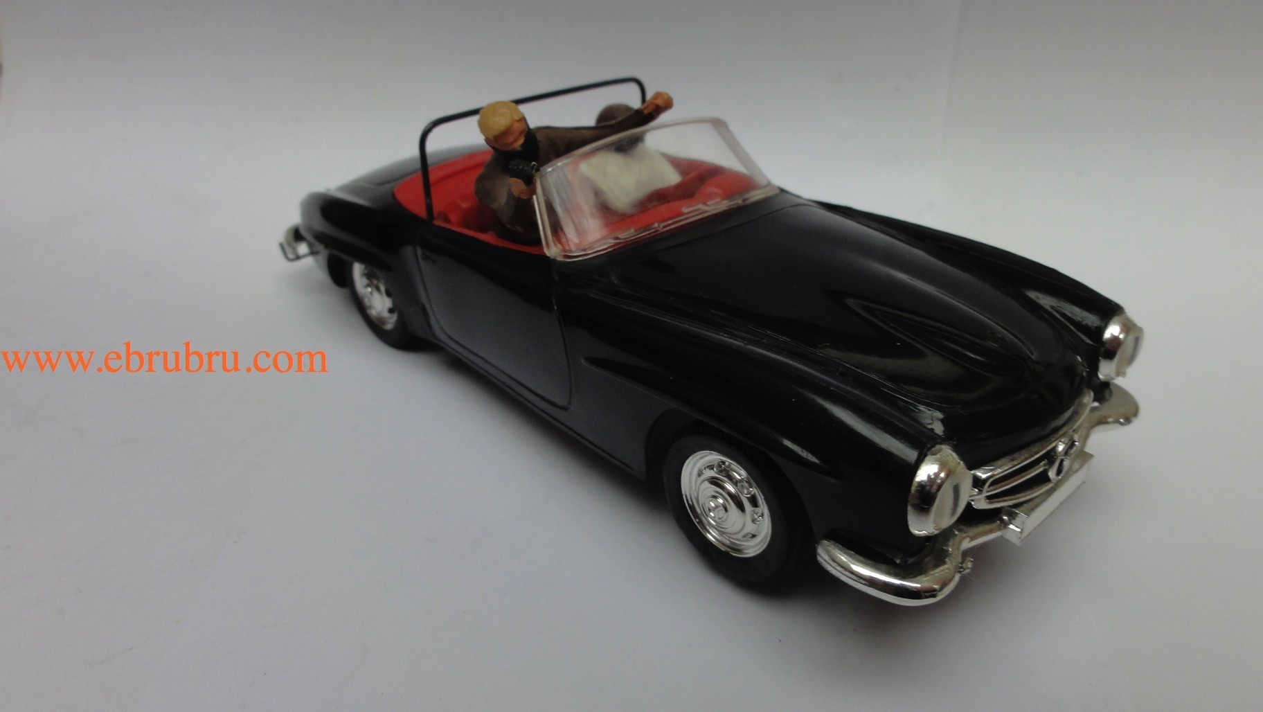 Mercedes 190 SL noire James Bond 007 Scalextric C98