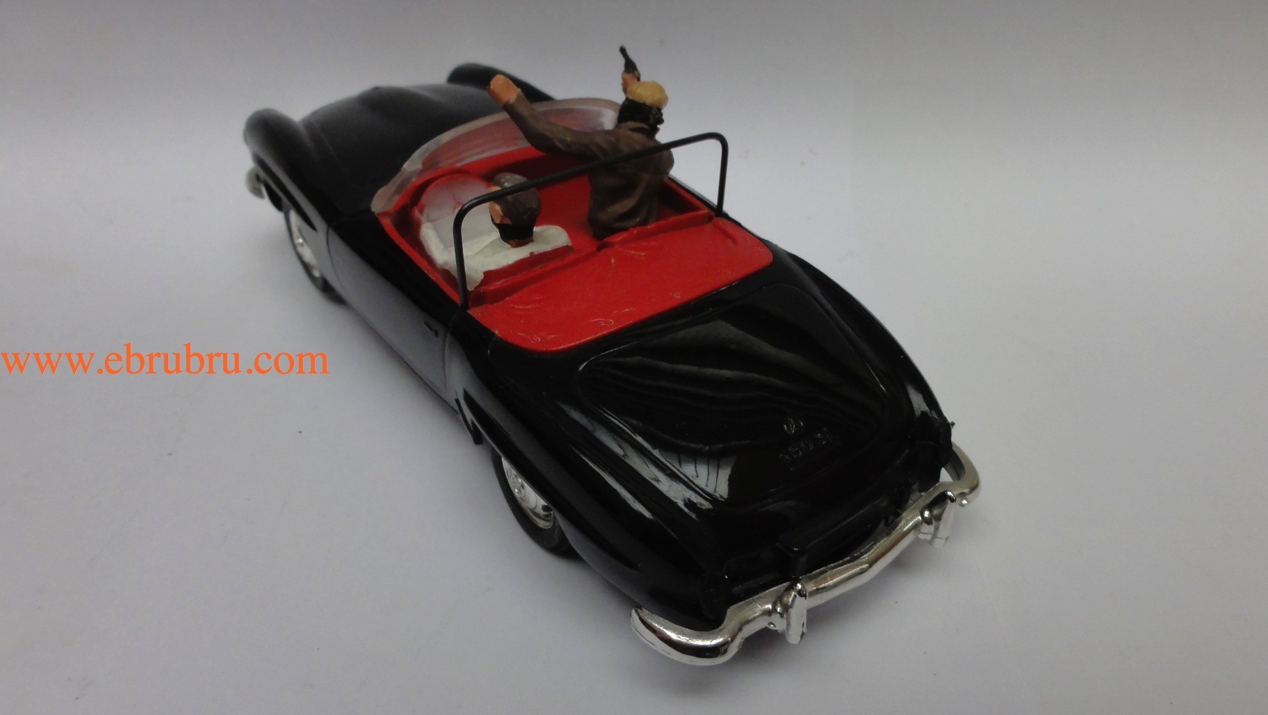 Mercedes 190 SL noire James Bond 007 Scalextric C98