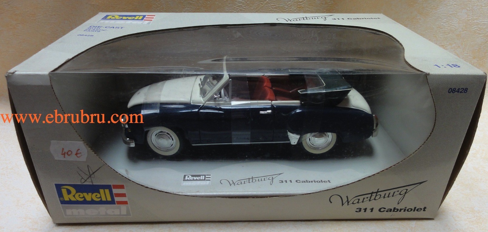 VOITURE WARTBURG 311 CABRIOLET REVELL 1/18  ref 08428