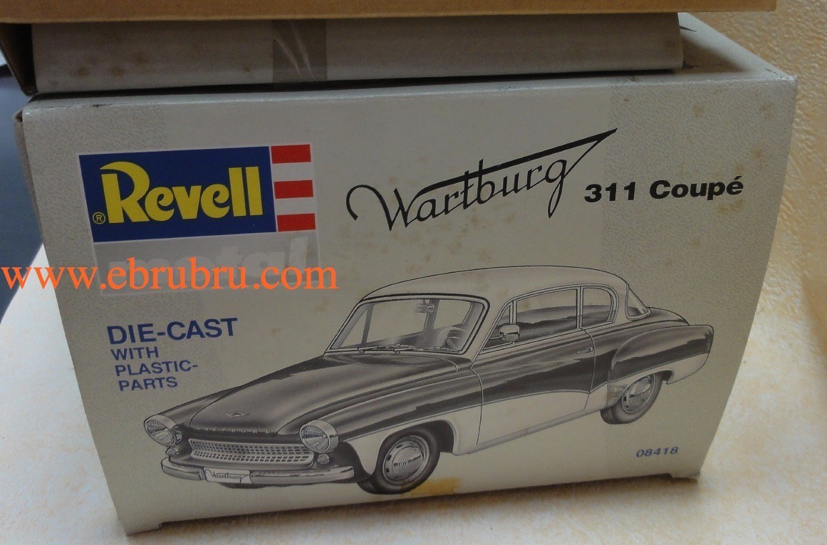 VOITURE WARTBURG 311 COUPE REVELL 1/18  ref 08418