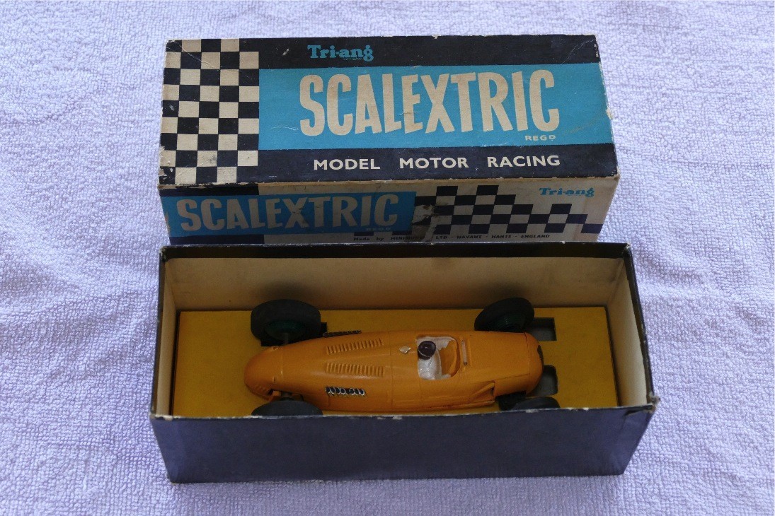 AUTO UNION TYPE C JAUNE  ROUES VERTES SCALEXTRIC C71