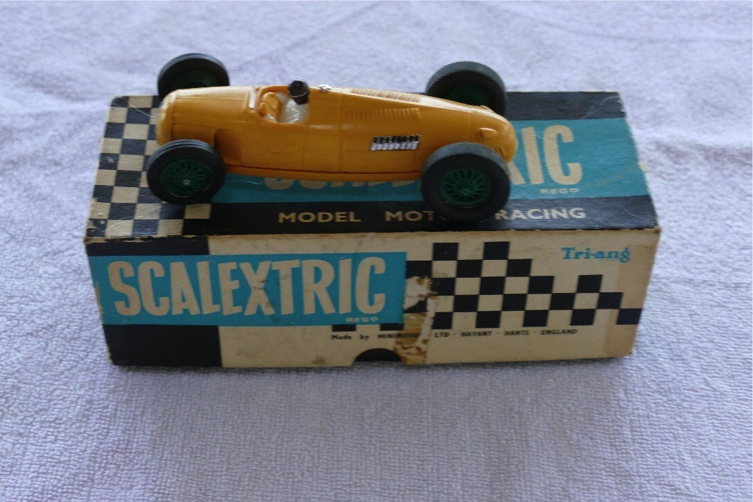 AUTO UNION TYPE C JAUNE  ROUES VERTES SCALEXTRIC C71