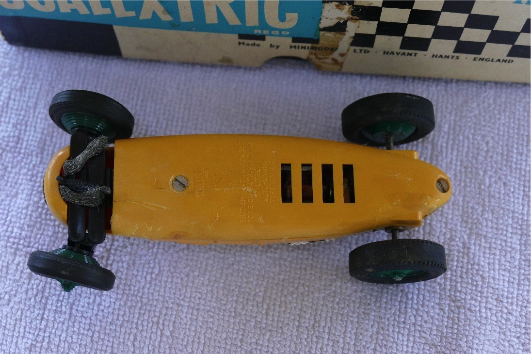 AUTO UNION TYPE C JAUNE  ROUES VERTES SCALEXTRIC C71