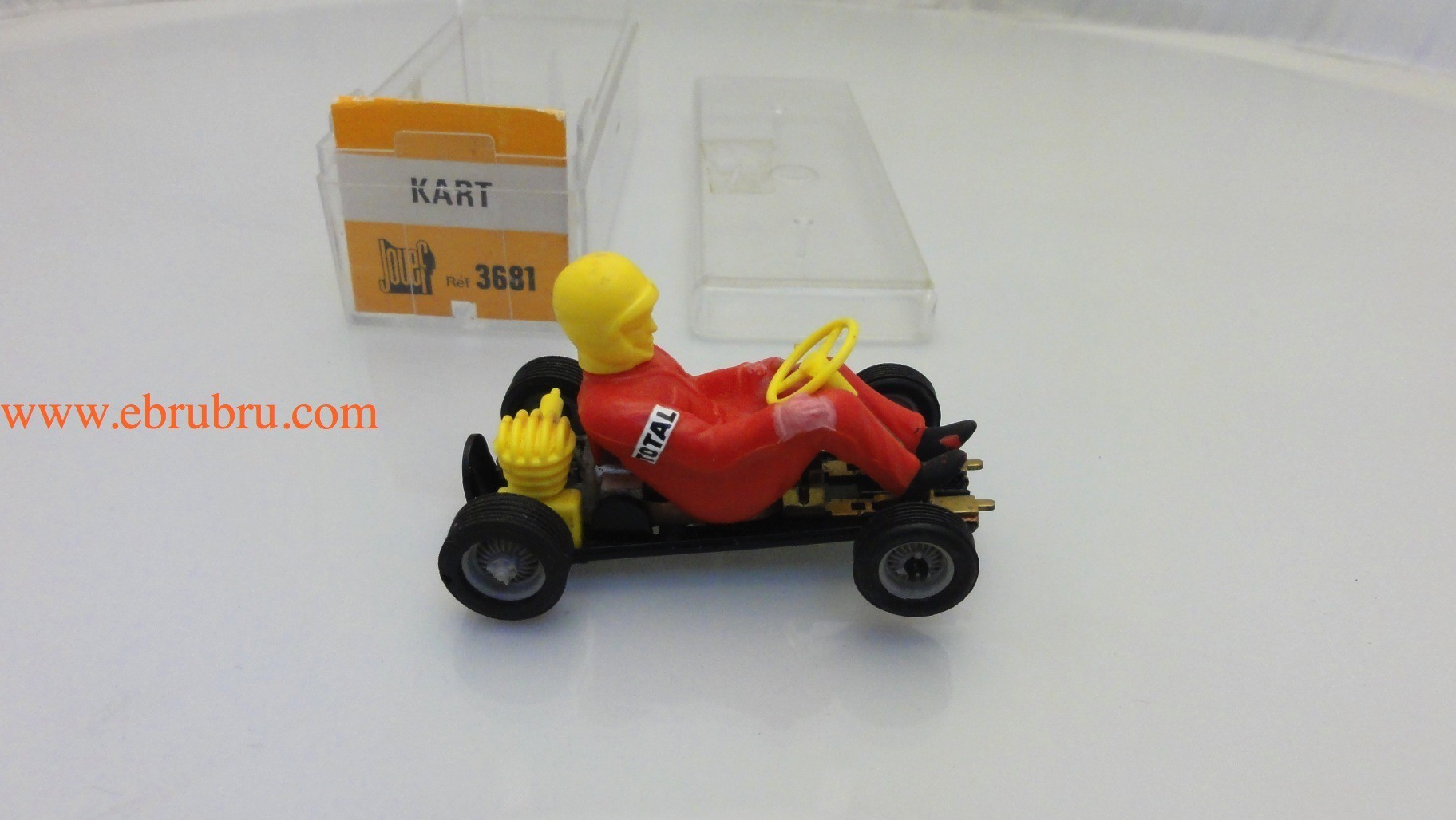 Kart  rouge Jouef record 64 ref 3681