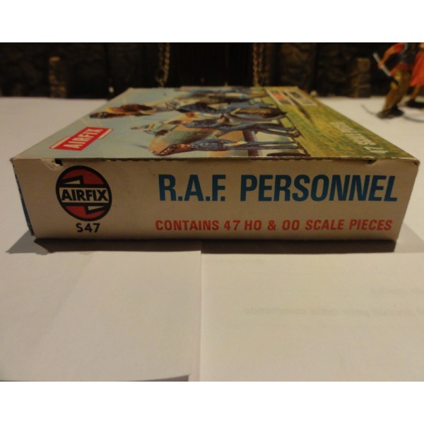 AIRFIX BLUE BOX  R A F  PERSONNEL