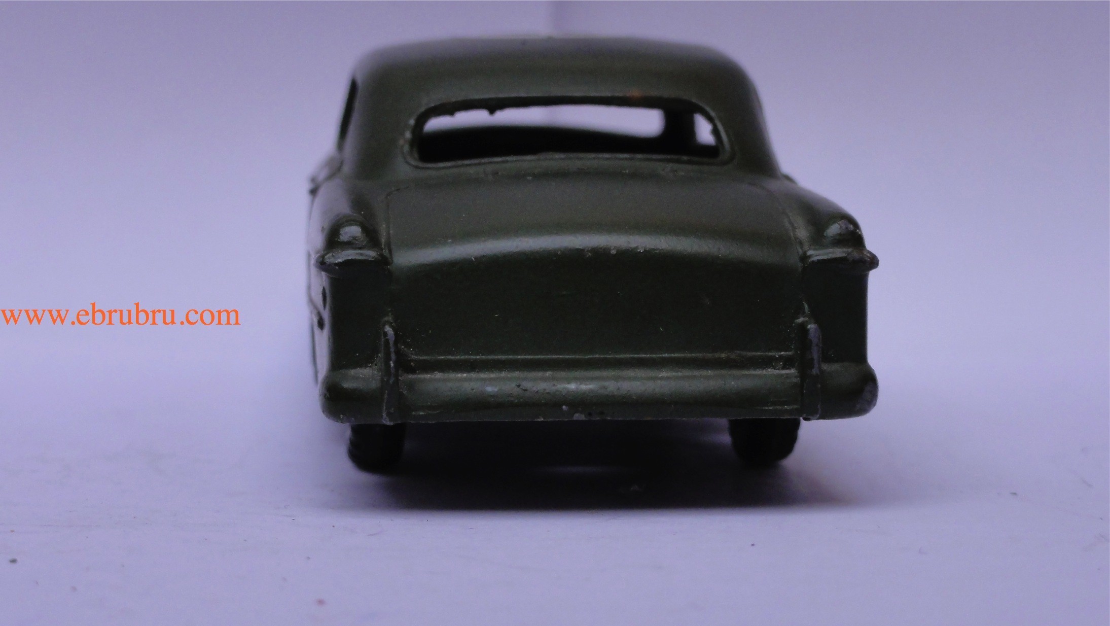 Ford sedan US Army dinky toys réf 170