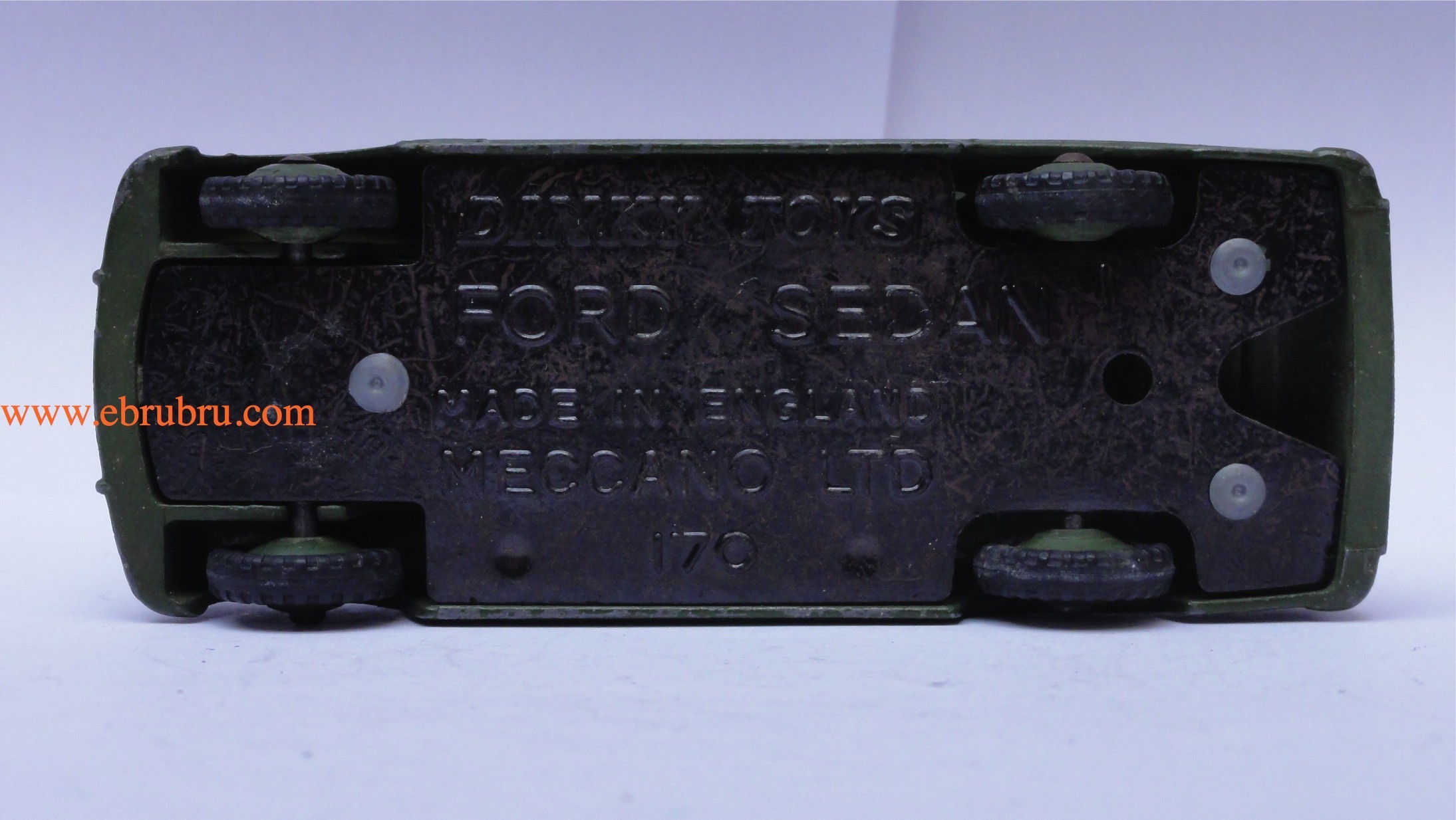 Ford sedan US Army dinky toys réf 170