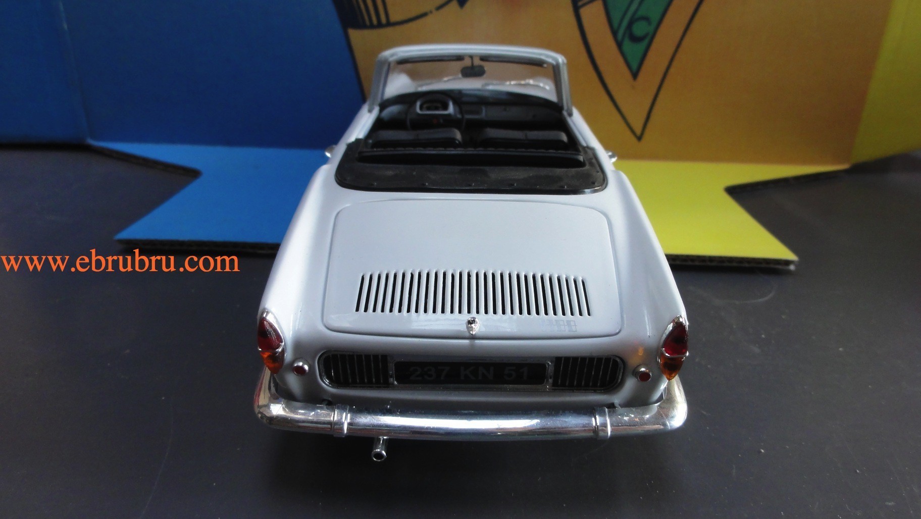 Renault Caravelle blanche 1/18 Norev ref 185150