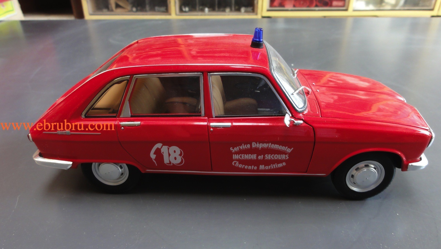 RENAULT 16  Pompier ech 1/18 Norev