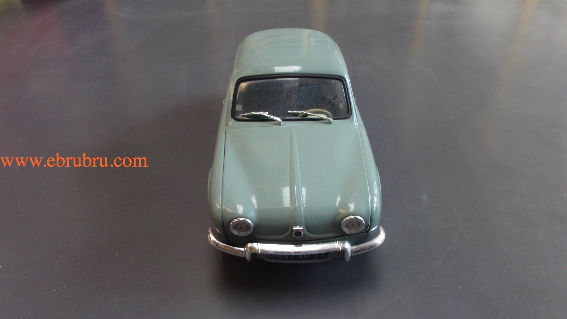 RENAULT DAUPHINE BLEU   ech 1/18 NOREV réf 185159