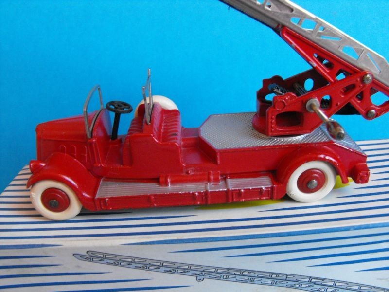 ECHELLE DE POMPIER DELAHAYE DINKY TOYS