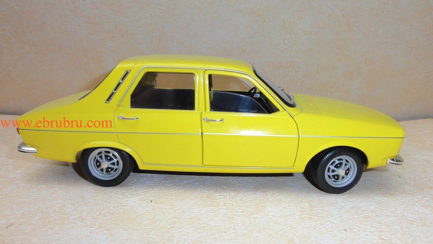 RENAULT 12 TS 1970 jaune 1/18  Solido Ref 11831200