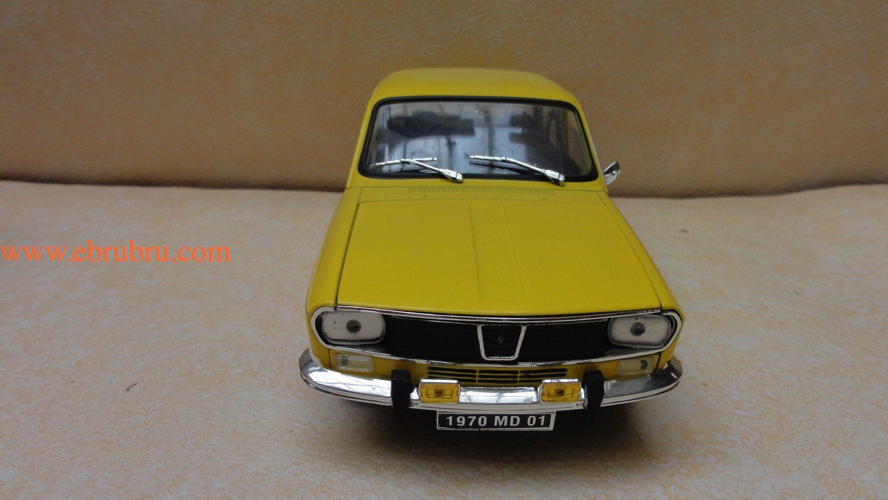 RENAULT 12 TS 1970 jaune 1/18  Solido Ref 11831200