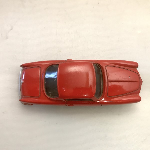 Alfa Romeo rouge DINKY TOYS 24J