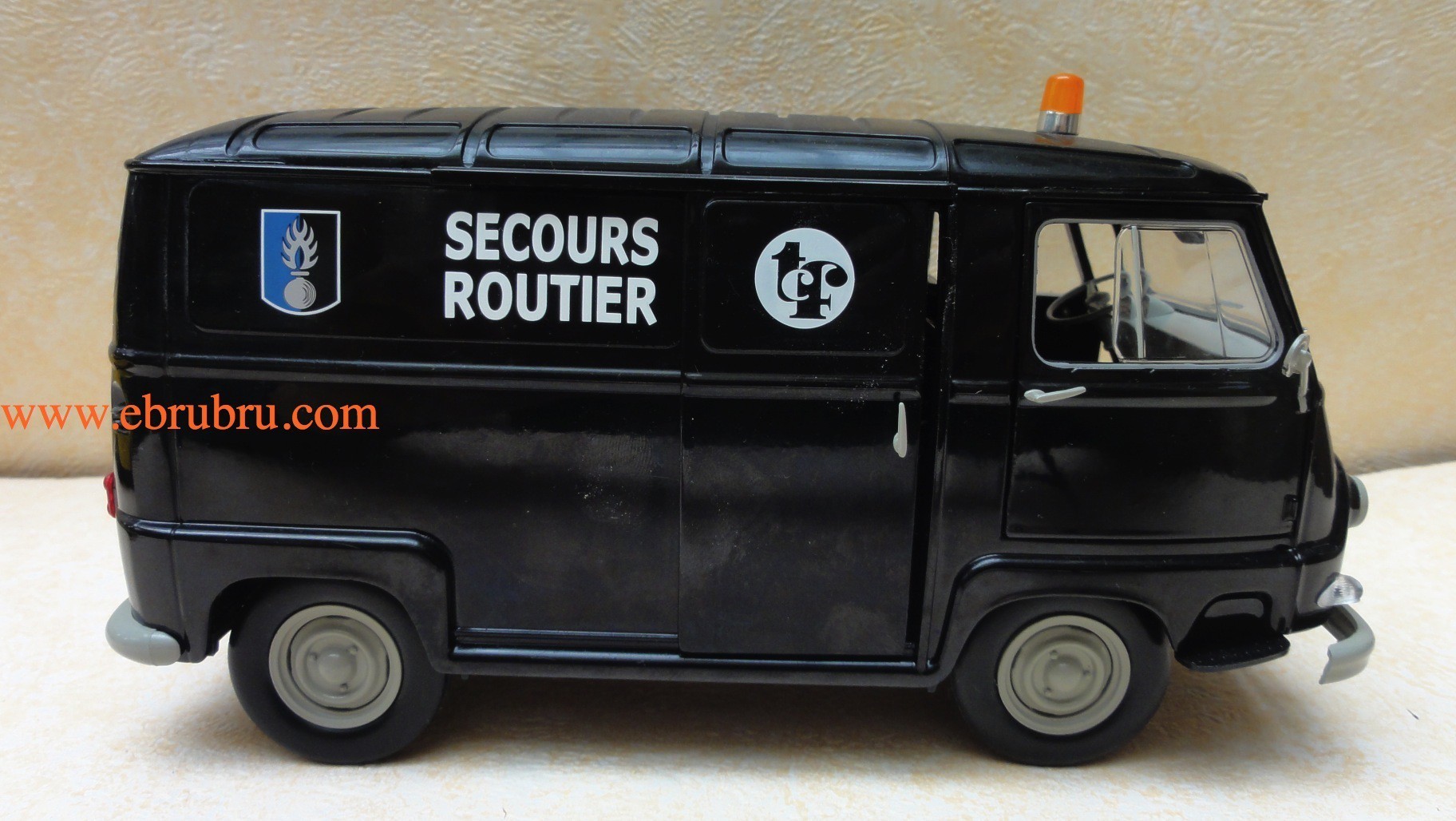 Estafette renault gendarmerie Norev 1/18