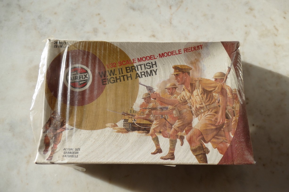 BRITISH EIGHT ARMY WW II -  29 PIECES AIRFIX 1/32 sous Blister 51456-7