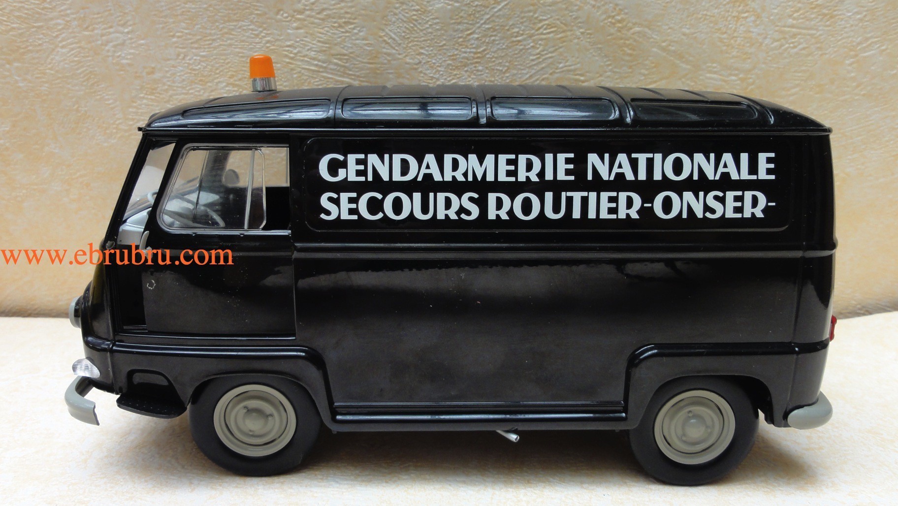 Estafette renault gendarmerie Norev 1/18