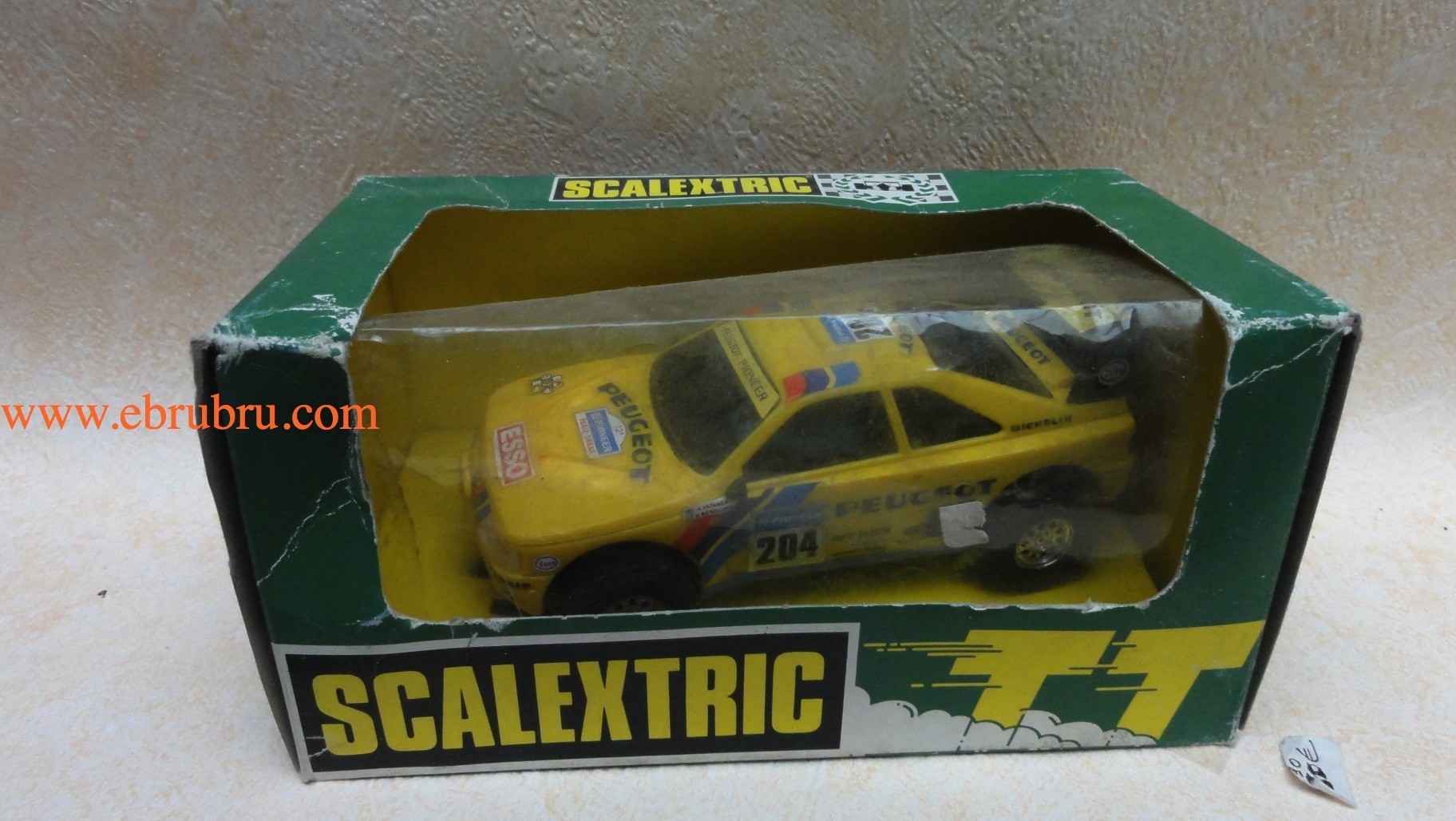 Peugeot 405 jaune TT  Scalextric ref 7303