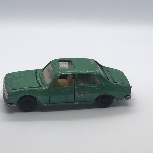 Peugeot 504 verte MAJORETTE