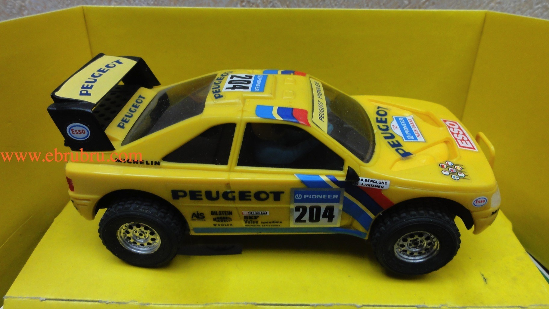 Peugeot 405 jaune TT  Scalextric ref 7303