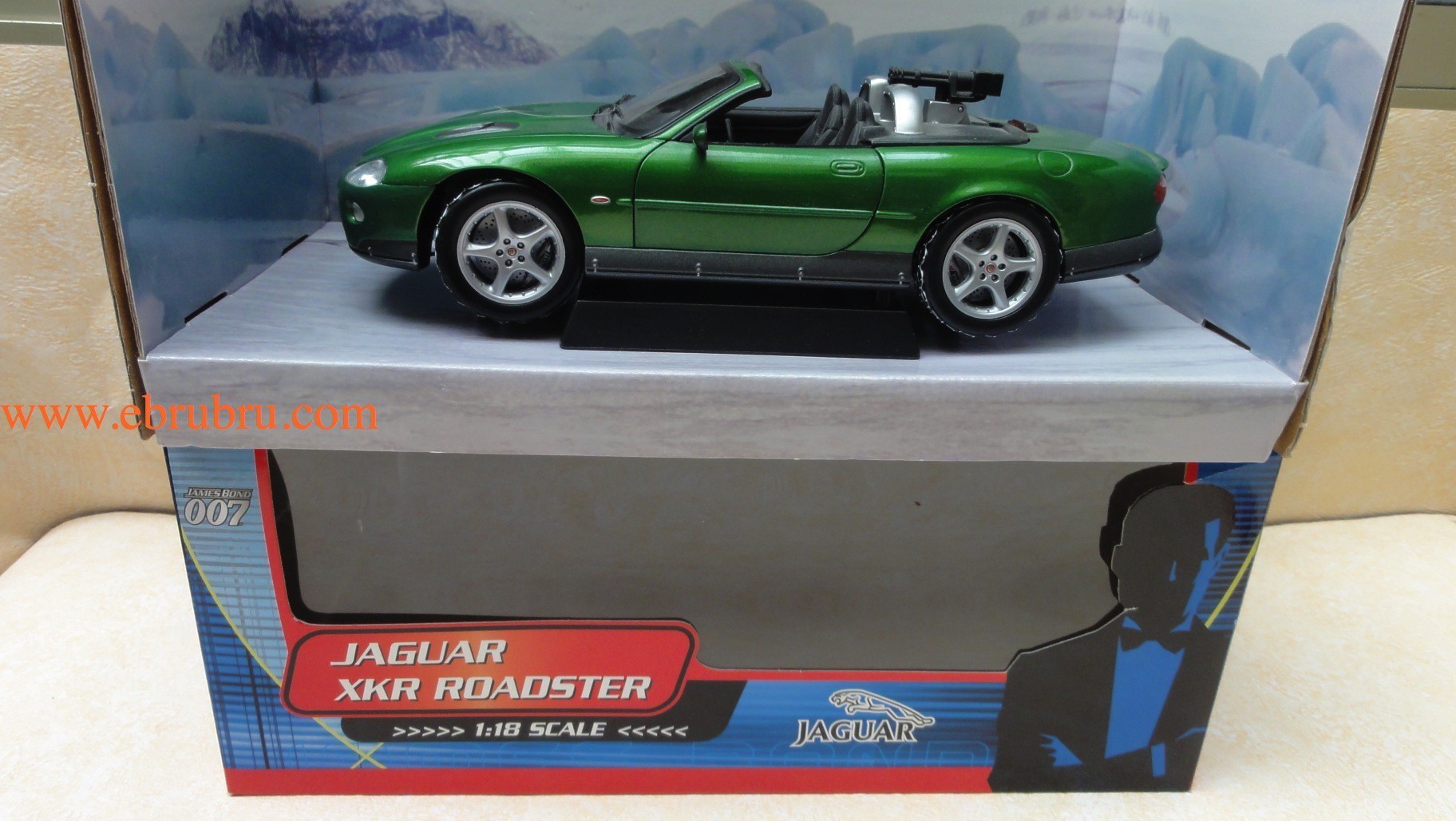 James Bond 007 Jaguar XKR Roadster   ref 10012