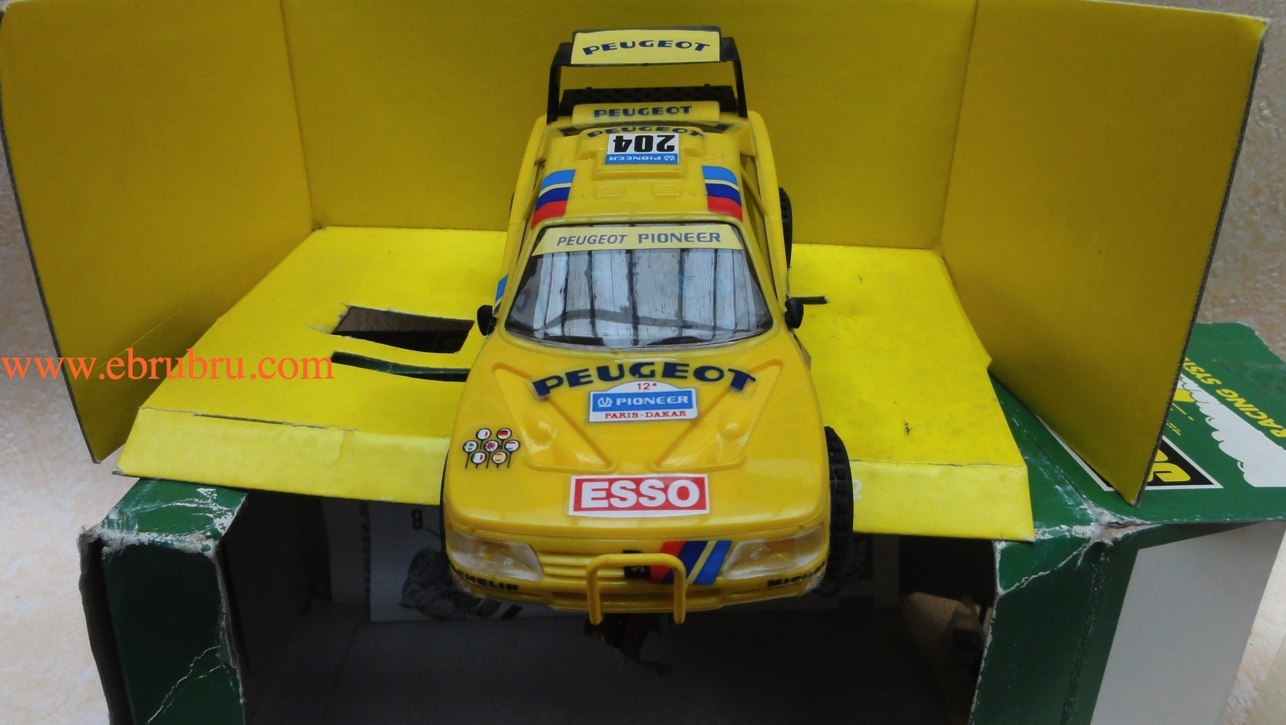 Peugeot 405 jaune TT  Scalextric ref 7303