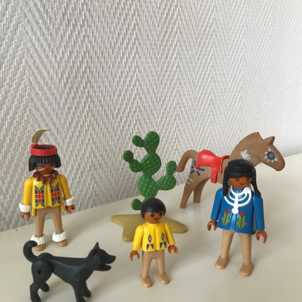Famille d'indiens Playmobil